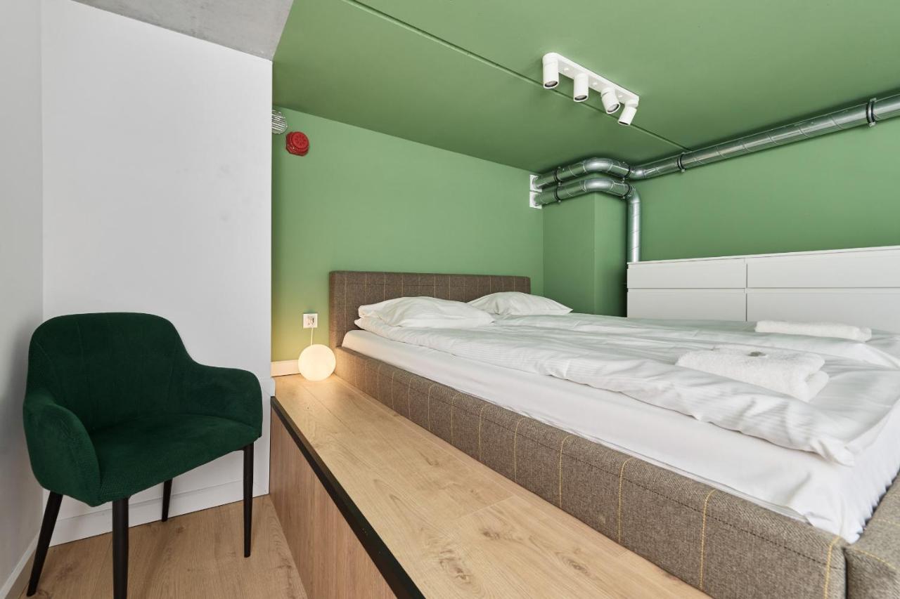 Mezzanine Studio Apartments Zarembowicza Wroclaw Airport By Renters Exteriör bild