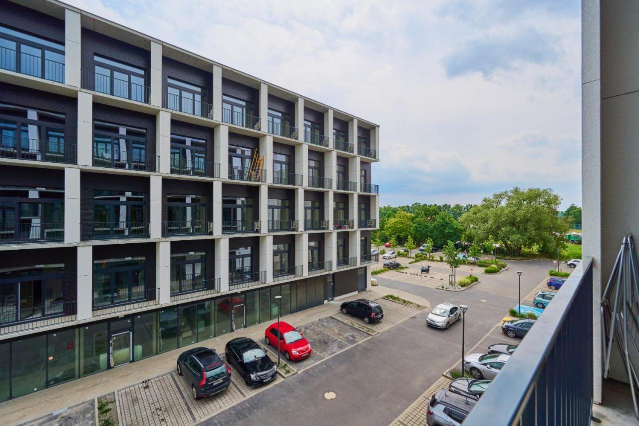 Mezzanine Studio Apartments Zarembowicza Wroclaw Airport By Renters Exteriör bild