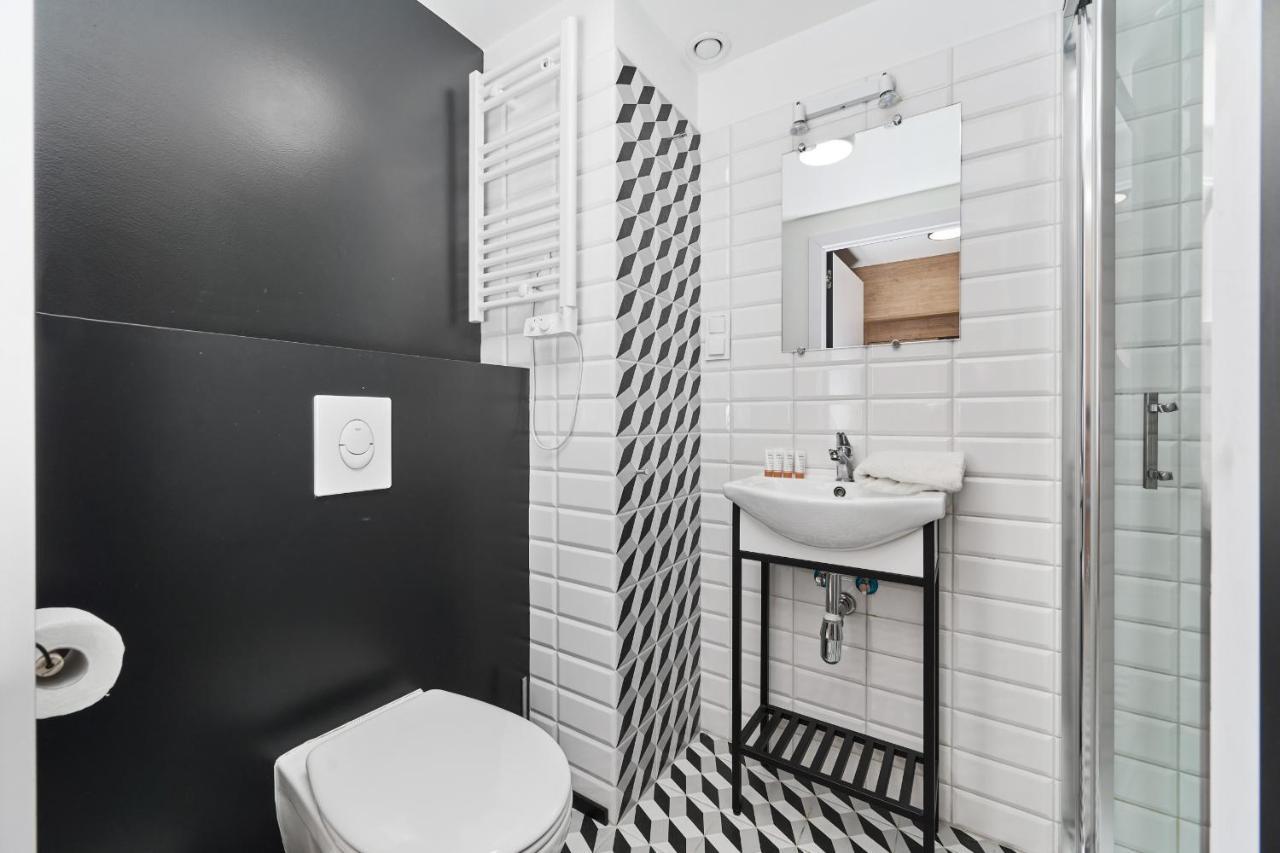 Mezzanine Studio Apartments Zarembowicza Wroclaw Airport By Renters Exteriör bild