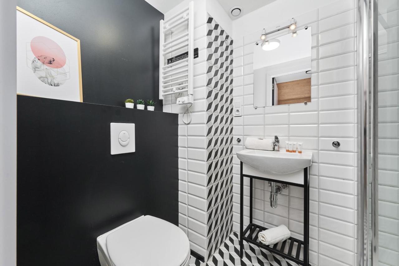 Mezzanine Studio Apartments Zarembowicza Wroclaw Airport By Renters Exteriör bild
