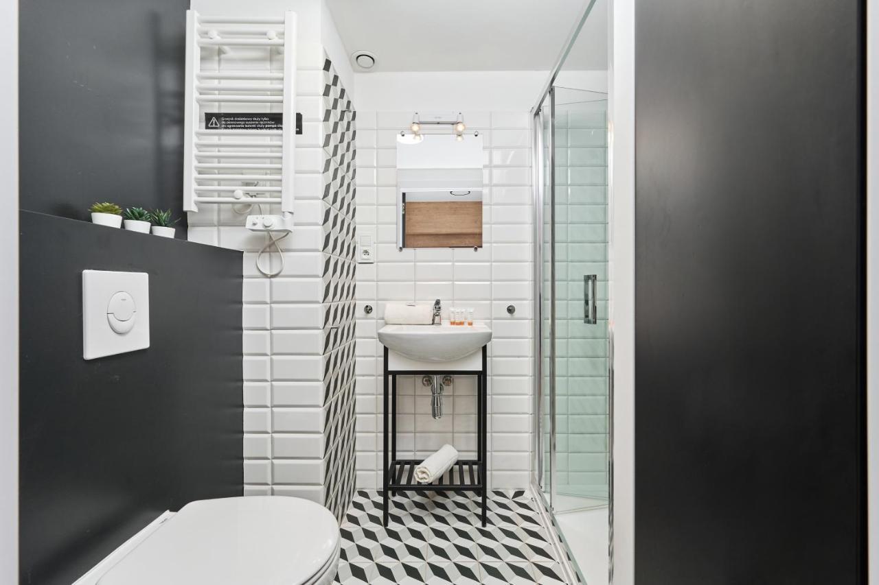 Mezzanine Studio Apartments Zarembowicza Wroclaw Airport By Renters Exteriör bild