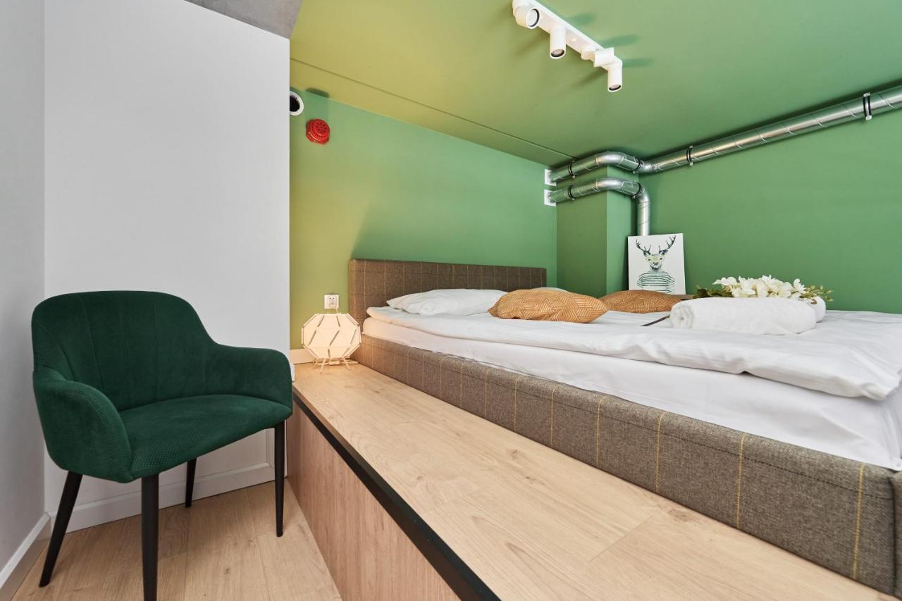 Mezzanine Studio Apartments Zarembowicza Wroclaw Airport By Renters Exteriör bild