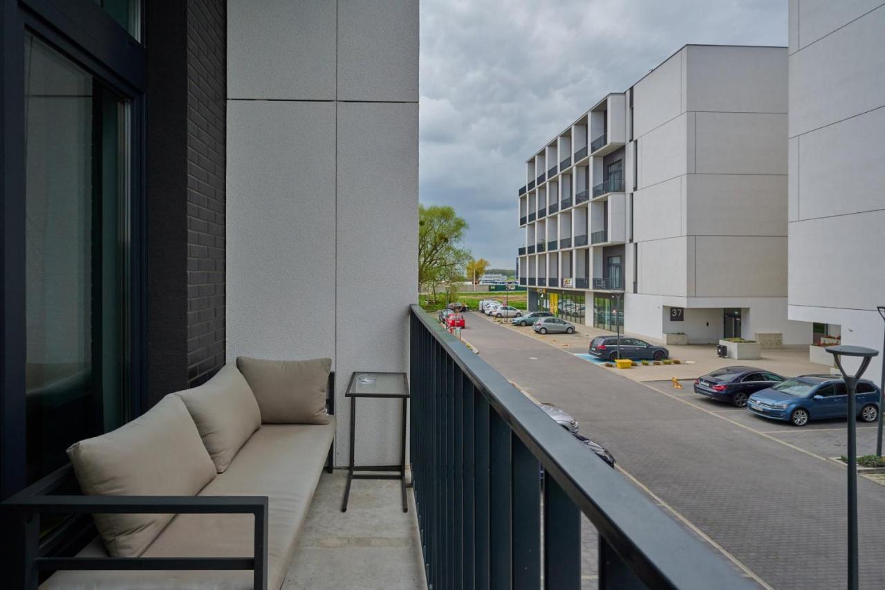 Mezzanine Studio Apartments Zarembowicza Wroclaw Airport By Renters Exteriör bild