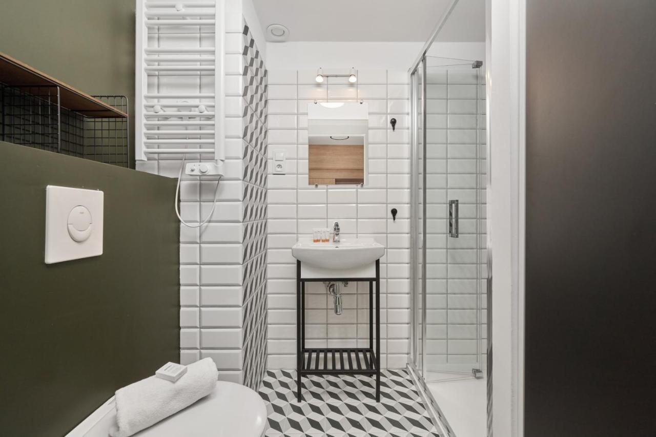 Mezzanine Studio Apartments Zarembowicza Wroclaw Airport By Renters Exteriör bild
